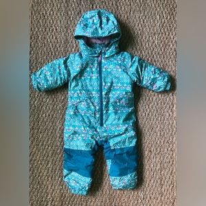 Patagonia infant snow pile, one piece snowsuit. Size 6 to 12 months